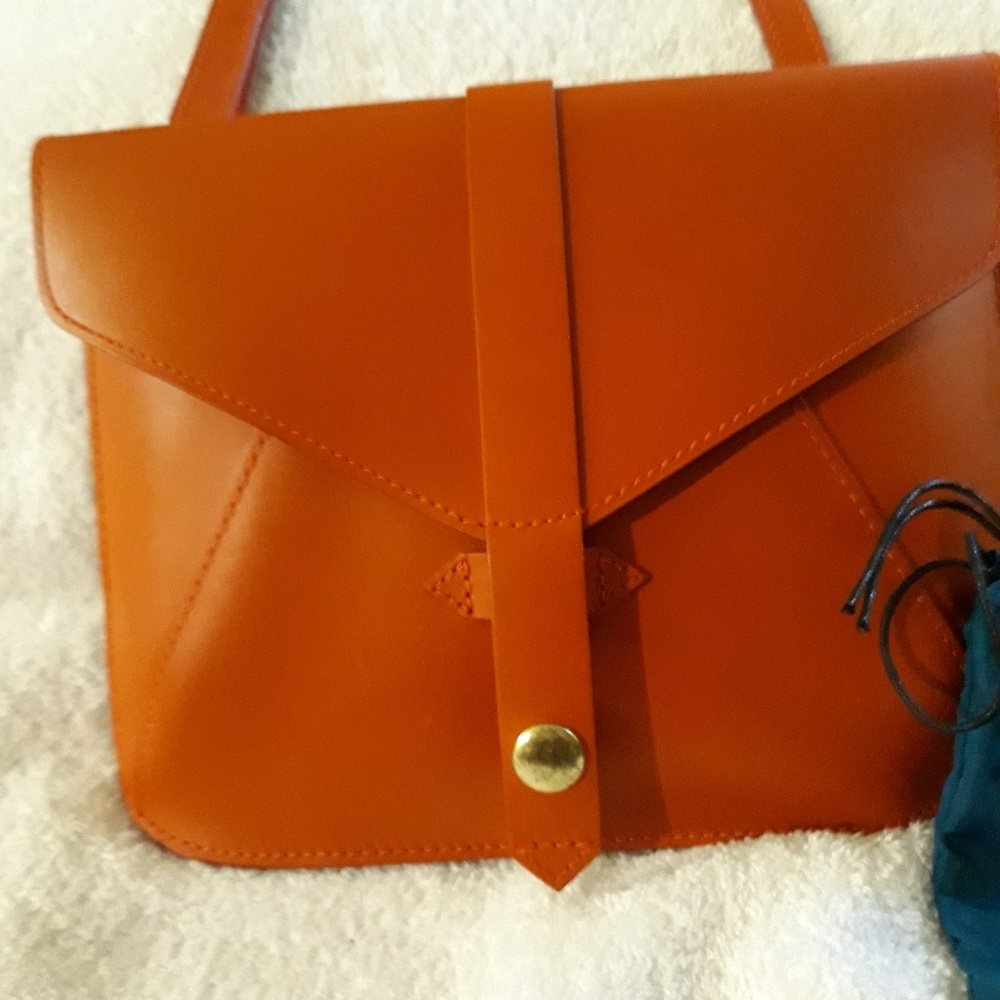 Crossbody - Picture 4 of 4
